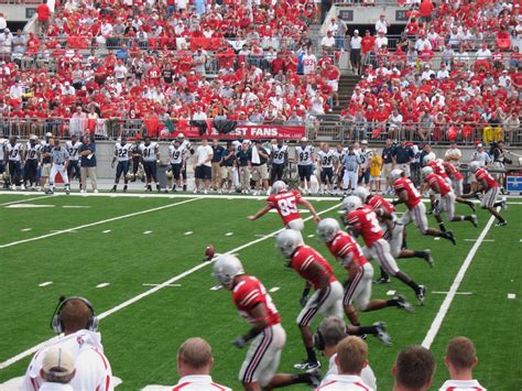 پرونده:Ohio State Buckeyes kickoff 2007.jpg - ویکی‌پدیا، دانشنامهٔ آزاد