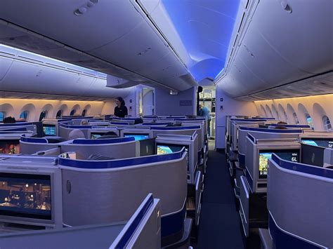 Review: United Airlines 787-10 Business Class Los Angeles - Chicago ...