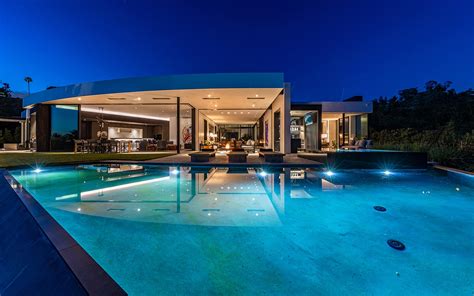 Make A Splash With These Luxury Swimming Pool Trends For 2021 | Forbes ...