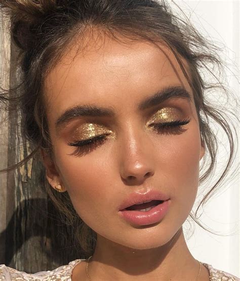 Gold shimmery glitter eyeshadow makeup look. This is a beautiful look for summer time and ...