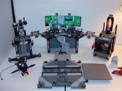 LEGO Batman 7783 Batcave Penguin & Mr Freeze's Invasion 100% Complete w ...