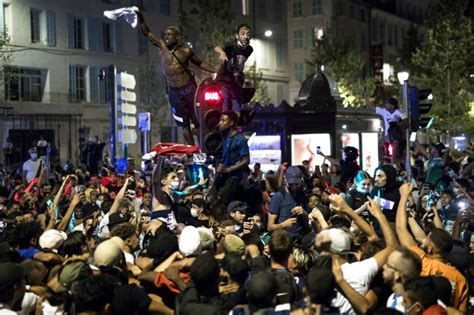 Champions League: Bayern Munich Fans Celebrate Their Team's Win in Style; See Pics - News18