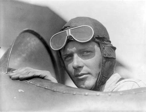 File:Charles Lindbergh, wearing helmet with goggles up.jpg - Wikimedia Commons