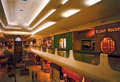 50 old mall stores you probably haven't seen for years (at least not looking like this) - Click ...