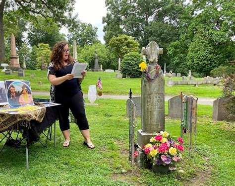 Oakwood cemetery tour shines light on history — Sharon Historical Society