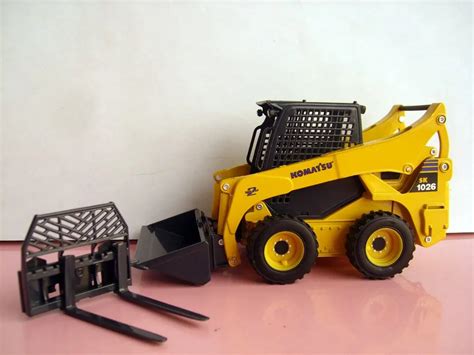 1:25 Komatsu SK1026 Skid Steer Loader toy-in Diecasts & Toy Vehicles from Toys & Hobbies on ...