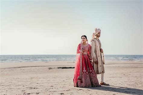 A Simple And Elegant Destination Wedding In Goa With Gorgeous Decor Elements! Indian Beach ...