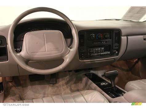 Gray Interior 1996 Chevrolet Impala SS Photo #39811863 | GTCarLot.com