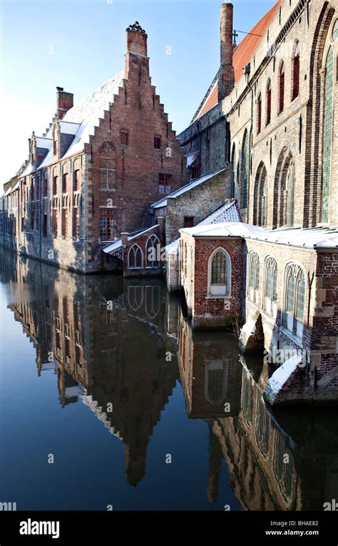 Bruges canal in winter Stock Photo - Alamy