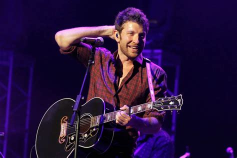 Brett Eldredge Teases Forthcoming Christmas Album