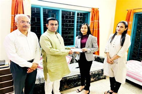 Maharashtra Chess Association awards cash prize of Rs 50,000 to WGM ...