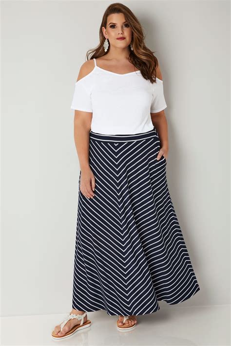 Plus Size Maxi Skirts | Yours Clothing | Maxi skirt outfits, White maxi ...