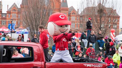 Photos: The 99th Annual Cincinnati Reds Opening Day Parade (2018 ...