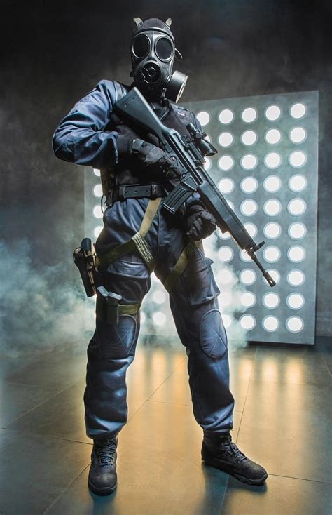 Rainbow Six Siege on Twitter: "Just look at this amazing Thatcher cosplay. Defenders better be ...