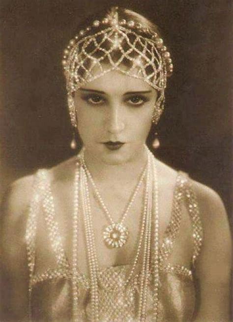 Jetta Goudal, 1920s 1920s Aesthetic, Witch Aesthetic, Vintage Jewelry 1920, Vintage Outfits ...
