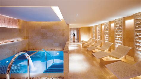 The Oriental Spa at the Landmark Mandarin Oriental Hong Kong - Spa Review | Condé Nast Traveler