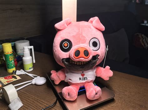 while everyone gets a murder monkey plush i got hangry : r/DarkDeception