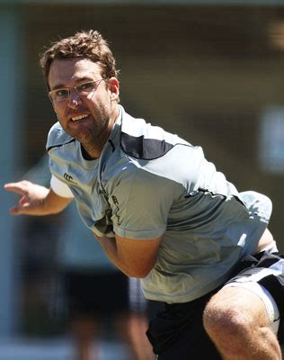 sports: Daniel vettori bowling