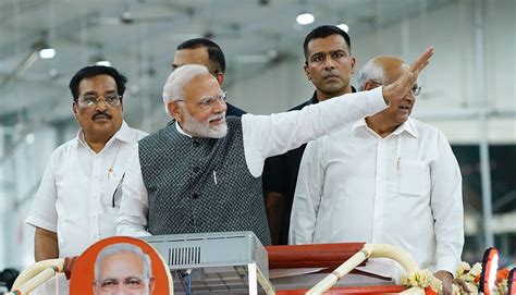 PM Modi Gujarat Visit : पीएम मोदी आज गुजरात में शिक्षा क्षेत्र से जुड़ी ...