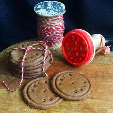 Personalized Cookies with a Cookie Stamp - Jolly Tomato