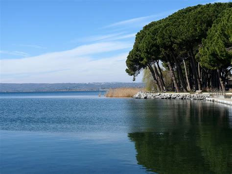 Lago di Bolsena: dove si trova, cosa vedere, le spiagge | Explore by ...