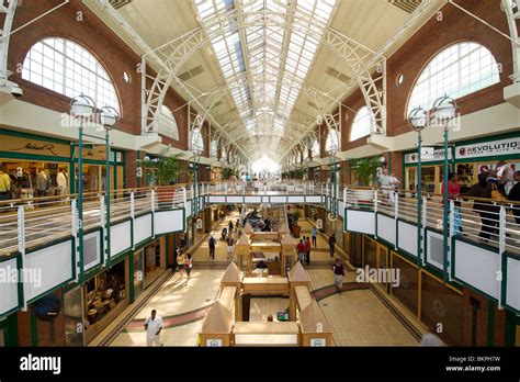 Interior of the waterfront shopping mall in Cape Town Stock Photo - Alamy