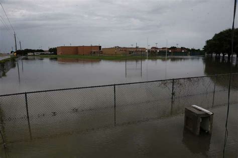 TEA: Schools that closed due to Houston floods won't have to make up 2 days - Houston Chronicle