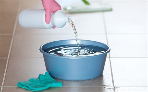 Best Uses for Household Bleach in Disinfecting Your Home | Zameen Blog