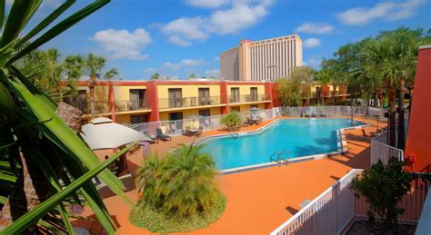 Clarion Inn & Suites Orlando - BookVip.com