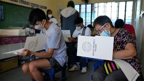 Grenade Attack Wounds Nine at Philippine Polling Station