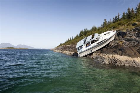 When Is a Written Boating Accident Report Required After a Crash?