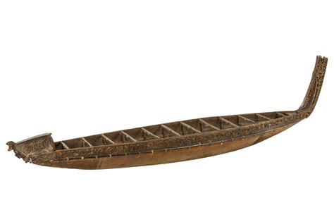 Model war canoe "waka taua" - Auctionhouse Zemanek-Münster