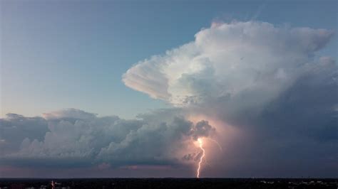 Cumulonimbus w/ lightning : r/CLOUDS