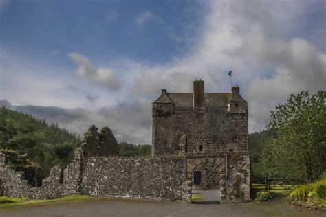 NEIDPATH CASTLE | garden steps. late 13 century Neidpath Cas… | Flickr