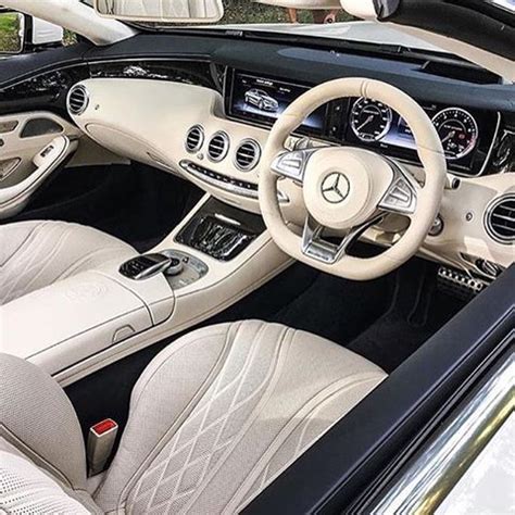 A beautiful white & black Mercedes-Benz interior! 🔥 Can you guess the model? -- Photo by @rokenr ...