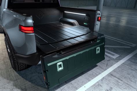 Rivian Muscles Into EV Space With R1T Truck Featuring Quick ...