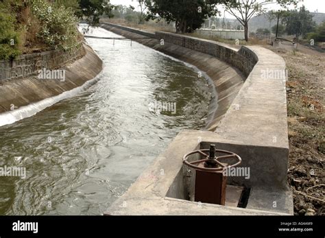 India Irrigation Canal Stock Photos & India Irrigation Canal Stock ...