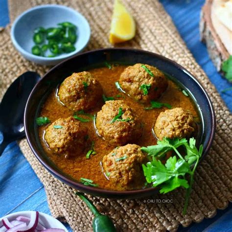 Beef Kofta Curry (Pakistani Meatballs Curry) - Chili to Choc