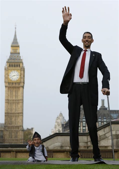 World’s tallest man meets his 55cm counterpart for world records day | South China Morning Post