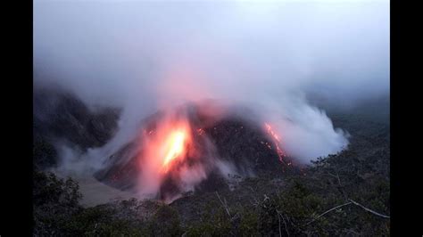 Mount Kelud Volcano Erupts in Java Indonesia 2014 - YouTube