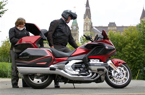 Review: 2018 Honda Gold Wing Tour DCT – WHEELS.ca