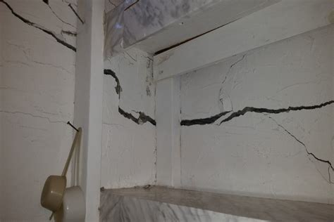 Cracks In Concrete Foundation - 10 Types Of Basement Foundation Cracks You Should Know ...