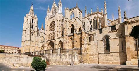 León: Spanish Walking Tour of City and Cathedral | GetYourGuide