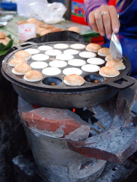 Khao nom kok - Lao coconut cakes