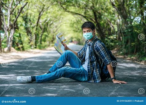 Male Tourists Sit and Look at the Map on the Road Stock Image - Image of reading, people: 219156459