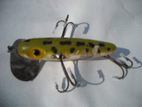 Fred Arbogast vintage wood musky JITTERBUG fishing lure frog