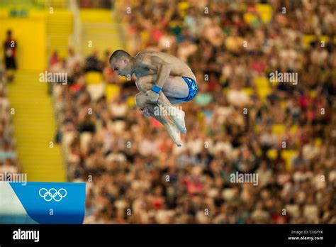 Platform Diving High Resolution Stock Photography and Images - Alamy