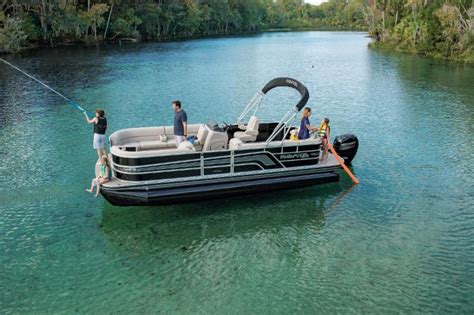 Ranger Boats introduces pontoon line for 2017 | Westernbass.com