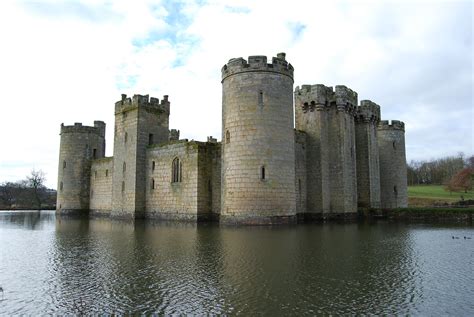 Great Castles - Legends - Ghosts of Bodiam Castle