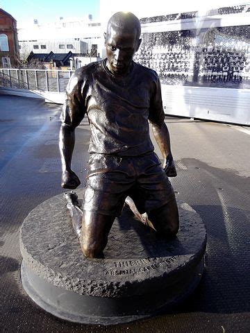 Thierry Henry Statue - London